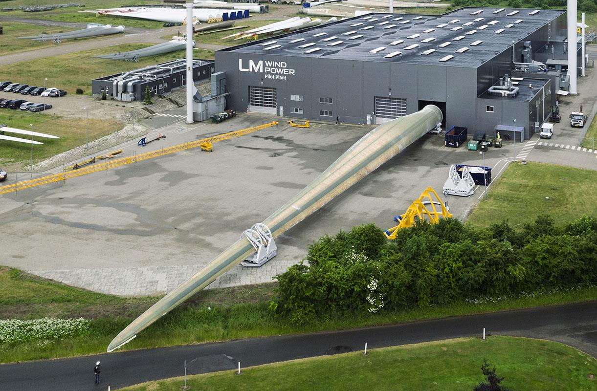 RECORD-BREAKING BLADES